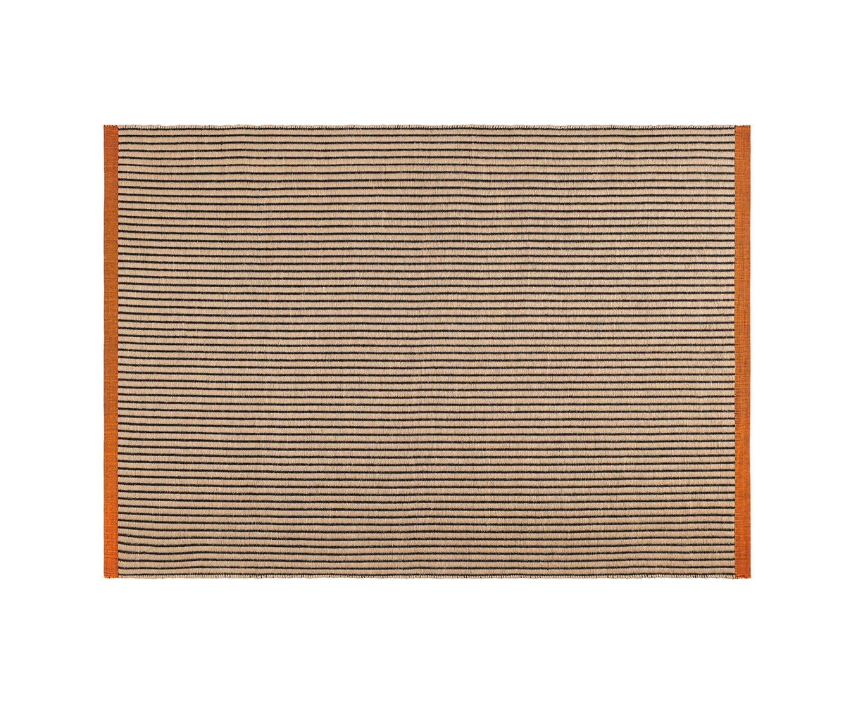 LINE RUG BLACK