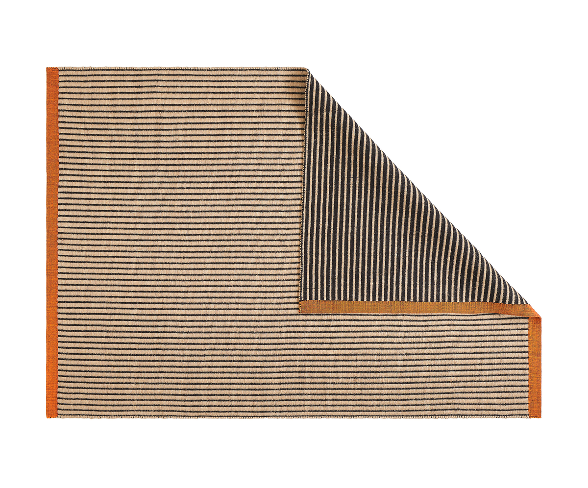 LINE RUG BLACK