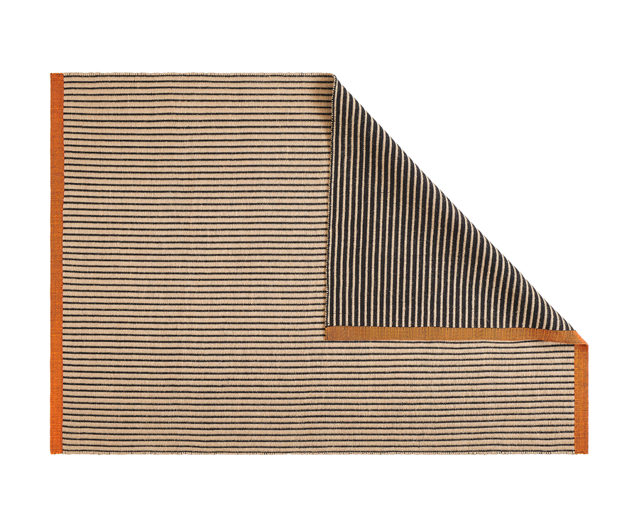 LINE RUG BLACK