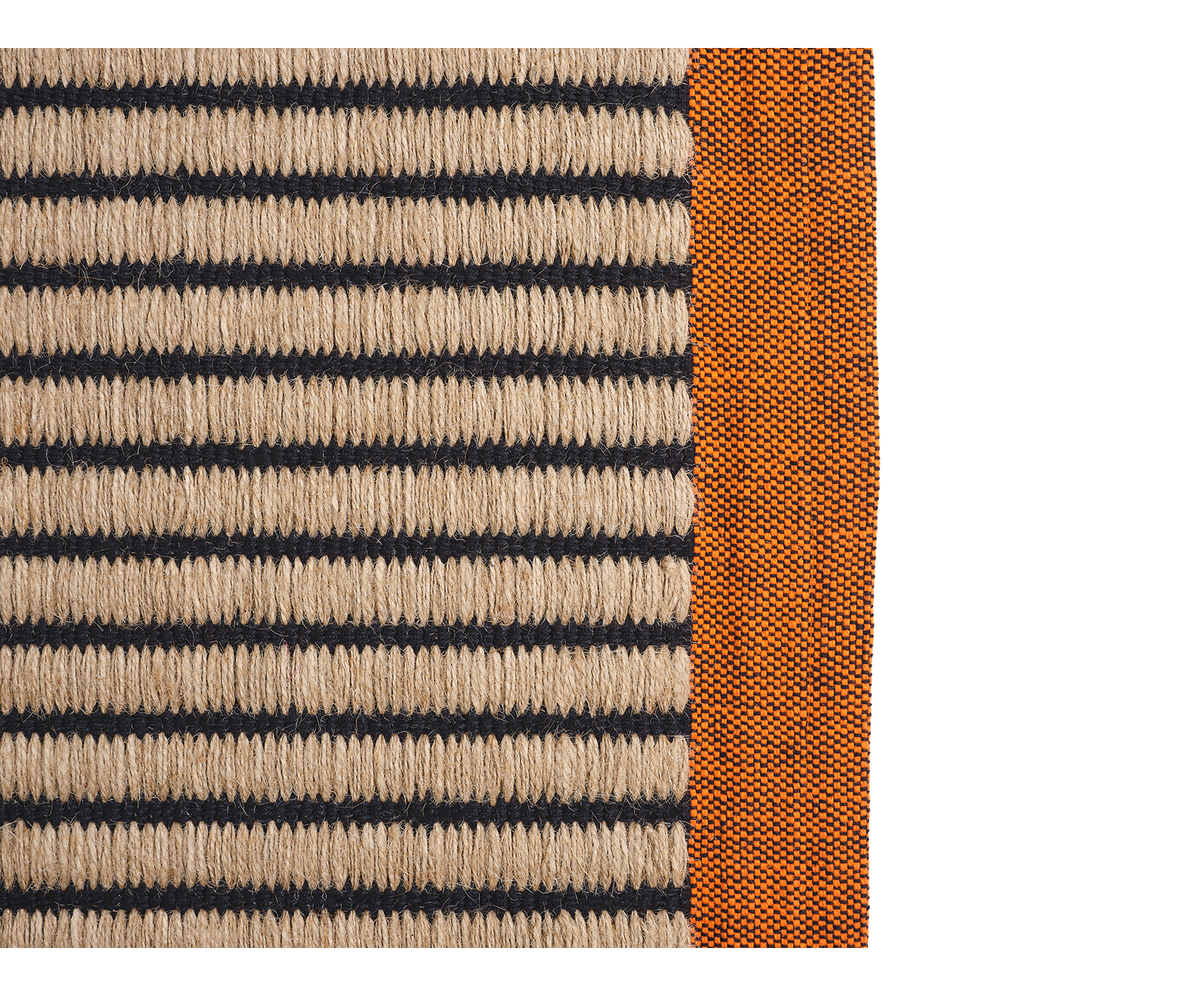 LINE RUG BLACK