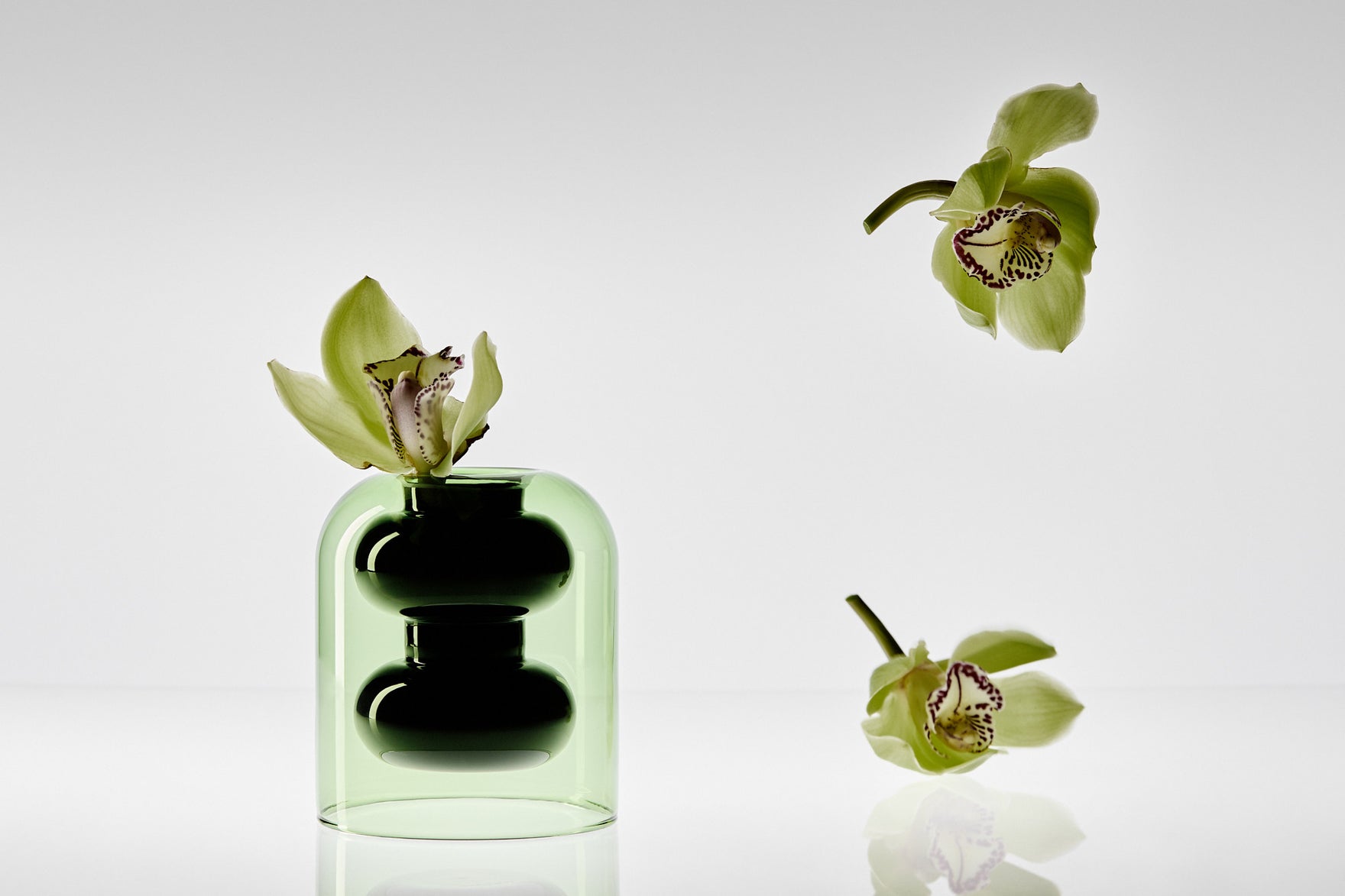 BUMP VASE CONE BLACK – Tom Dixon ONLINE STORE – トムディクソン