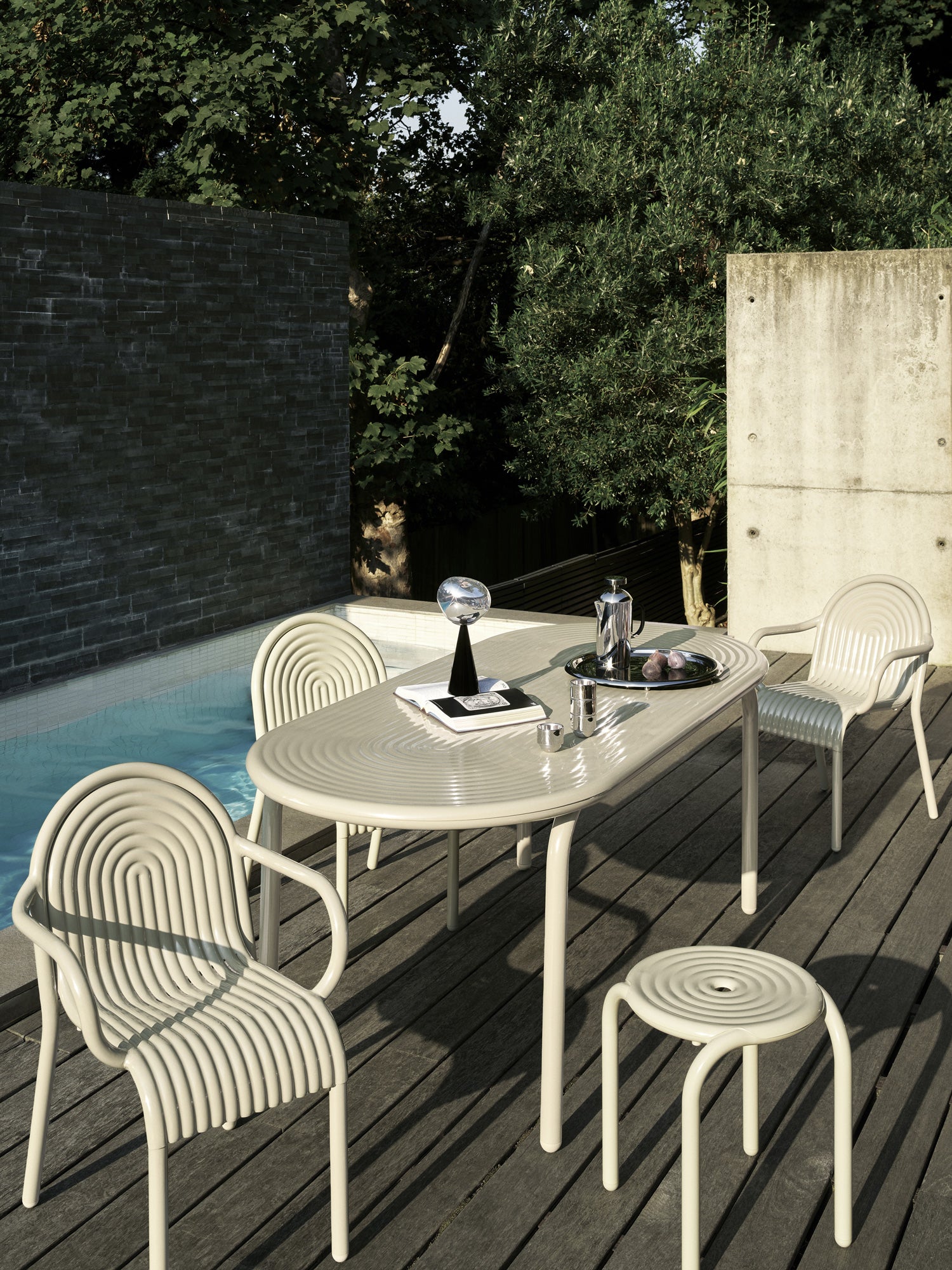 GROOVE ARM CHAIR – Tom Dixon ONLINE STORE – トムディクソン 日本